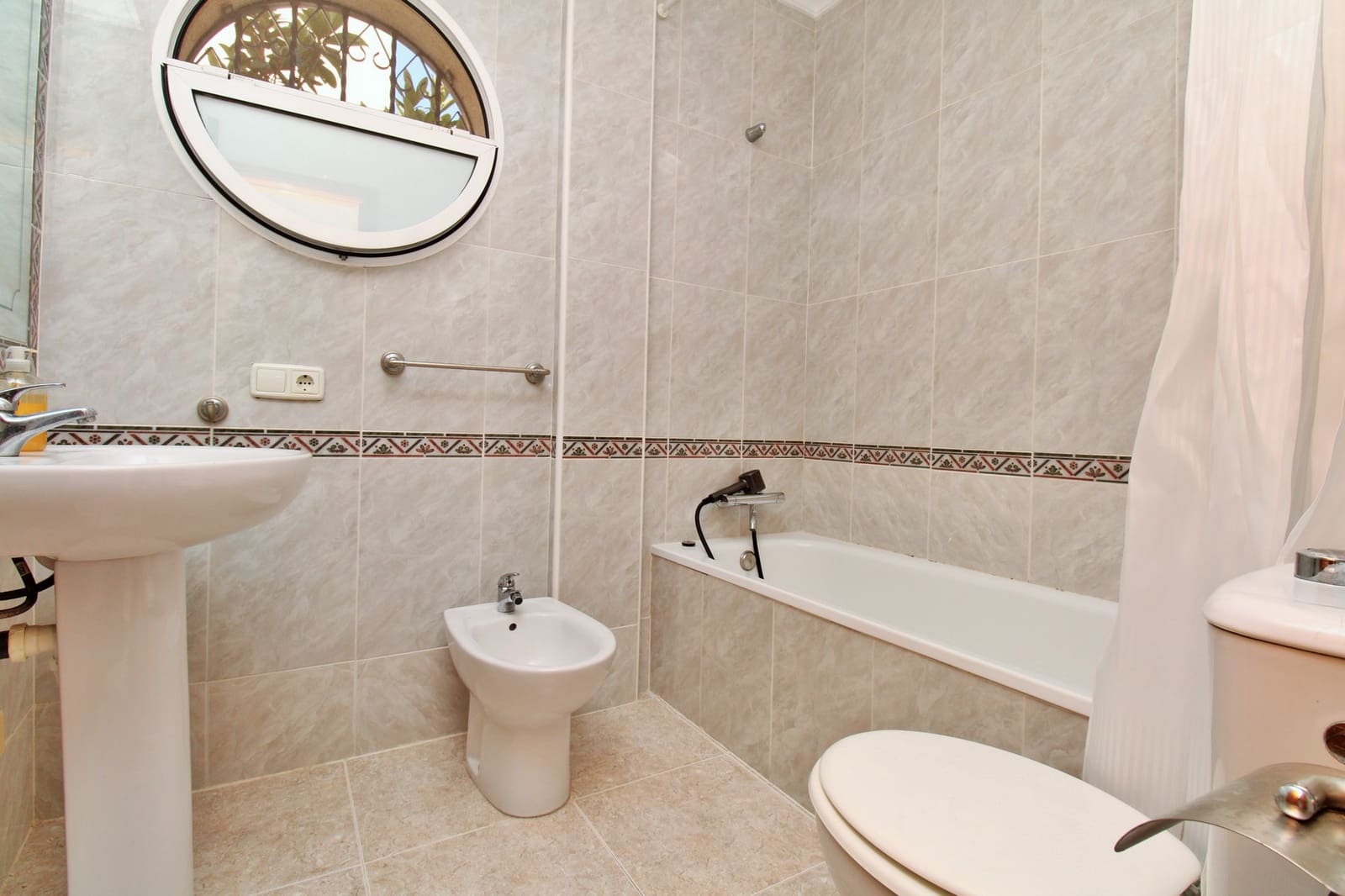 3 Zimmer Villa zu verkaufen in Villamartin mit Pool - 369.000 € (Ref: 10103572)