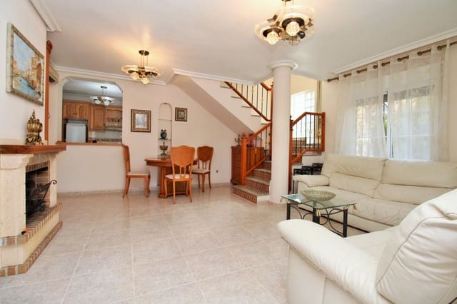 3 soverom Villa til salgs i Villamartin, Orihuela med svømmebasseng - € 369 000 (Ref: 10103572)