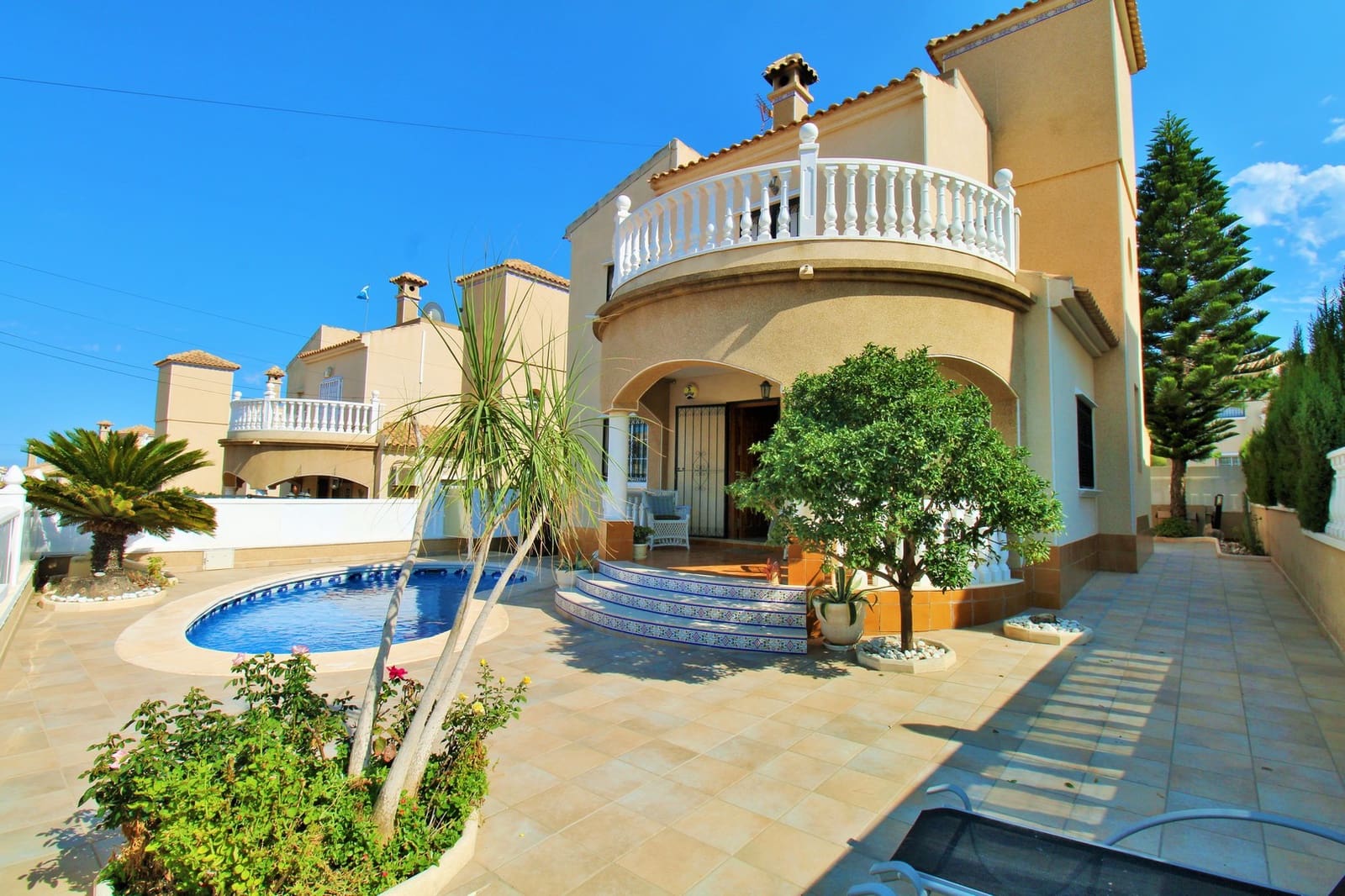 3 Zimmer Villa zu verkaufen in Villamartin mit Pool - 369.000 € (Ref: 10103572)