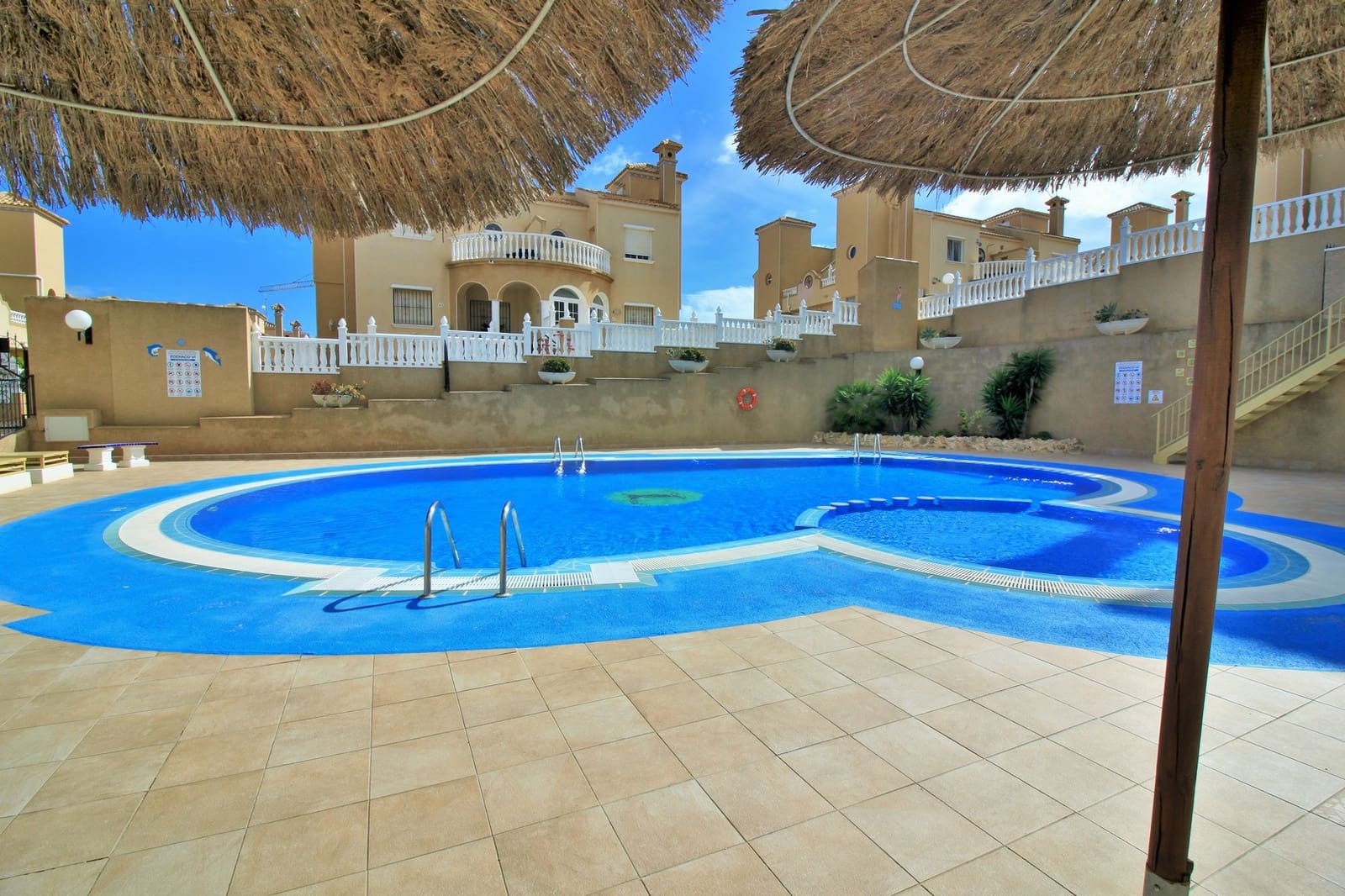 3 Zimmer Villa zu verkaufen in Villamartin mit Pool - 369.000 € (Ref: 10103572)