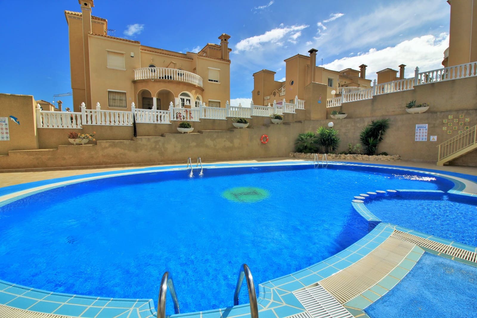 3 Zimmer Villa zu verkaufen in Villamartin mit Pool - 369.000 € (Ref: 10103572)
