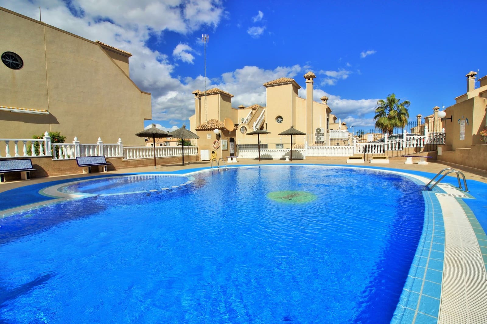 3 Zimmer Villa zu verkaufen in Villamartin mit Pool - 369.000 € (Ref: 10103572)