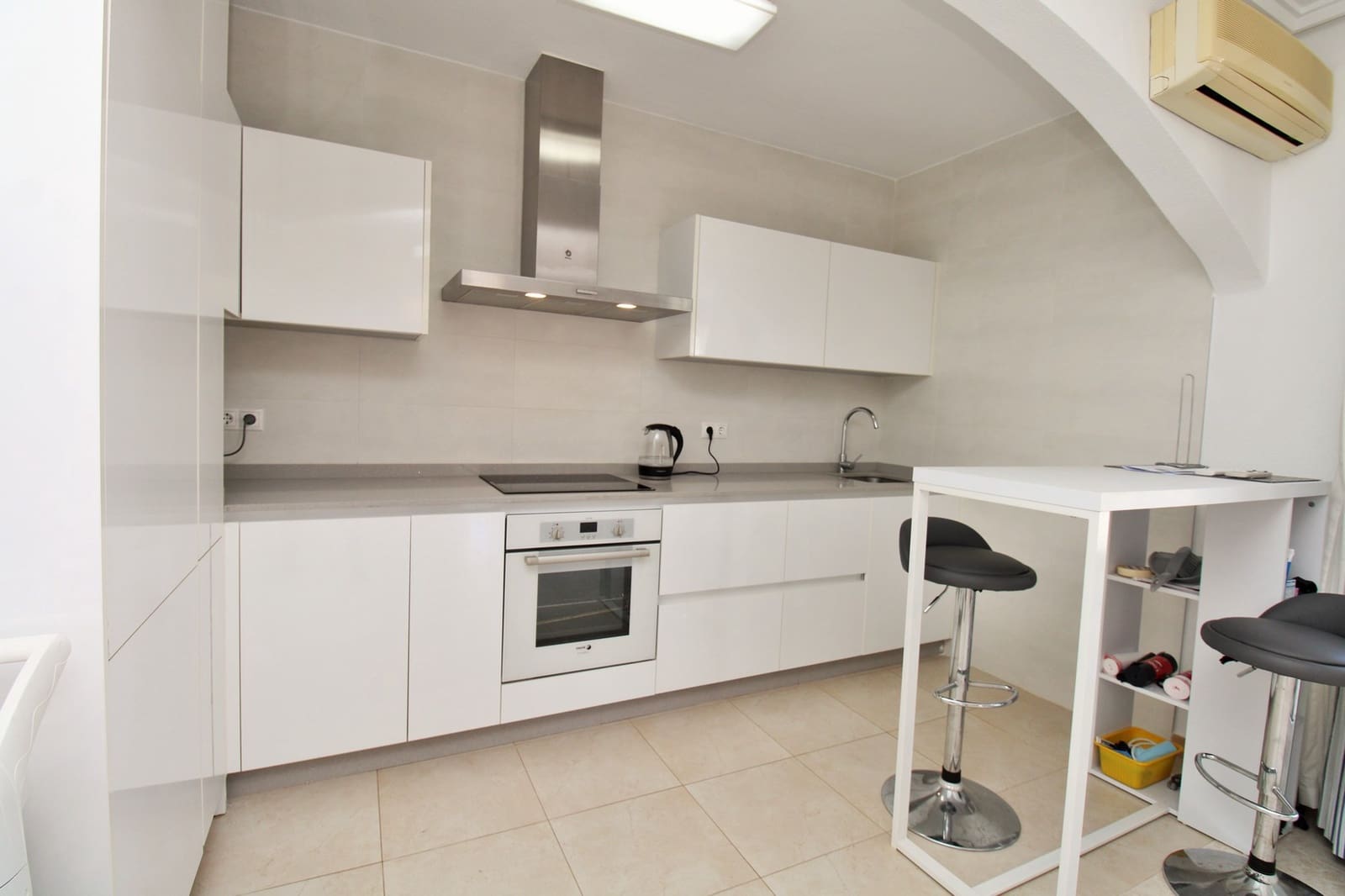 4 bedroom Villa for sale in Villamartin with pool - € 379,995 (Ref: 10103573)