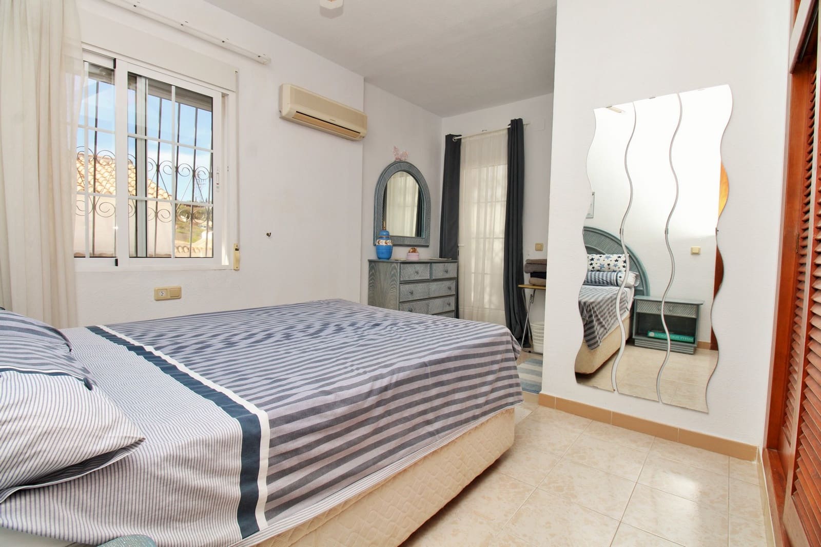 4 bedroom Villa for sale in Villamartin with pool - € 379,995 (Ref: 10103573)