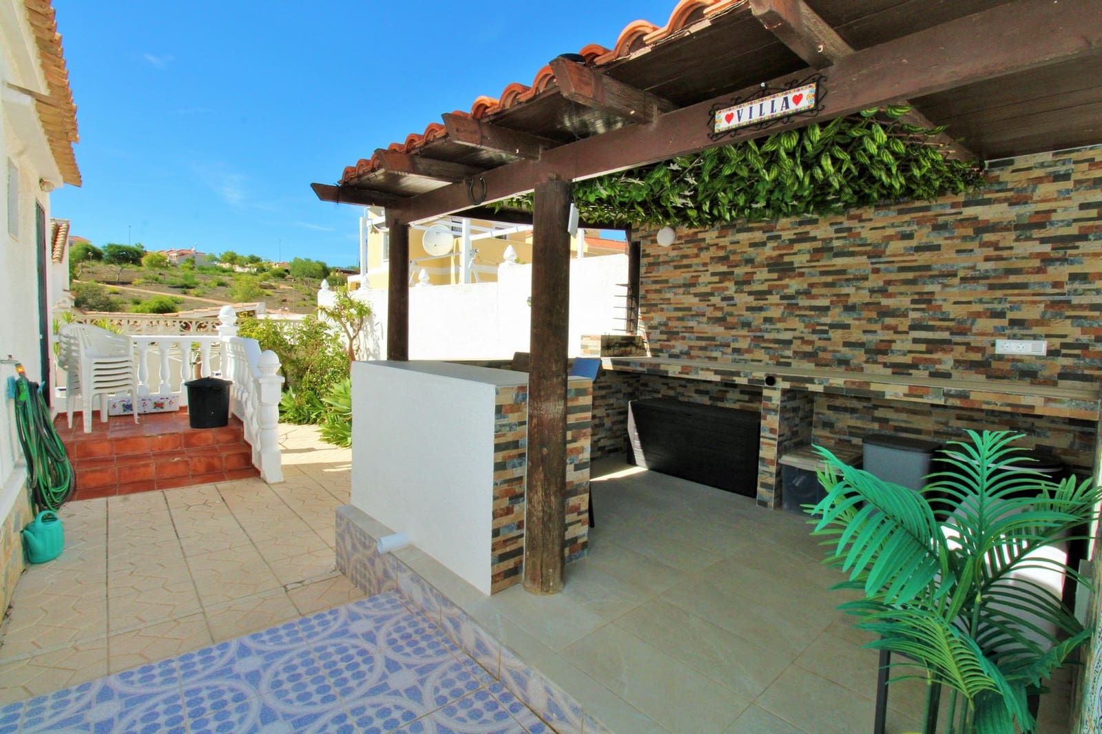 4 bedroom Villa for sale in Villamartin with pool - € 379,995 (Ref: 10103573)