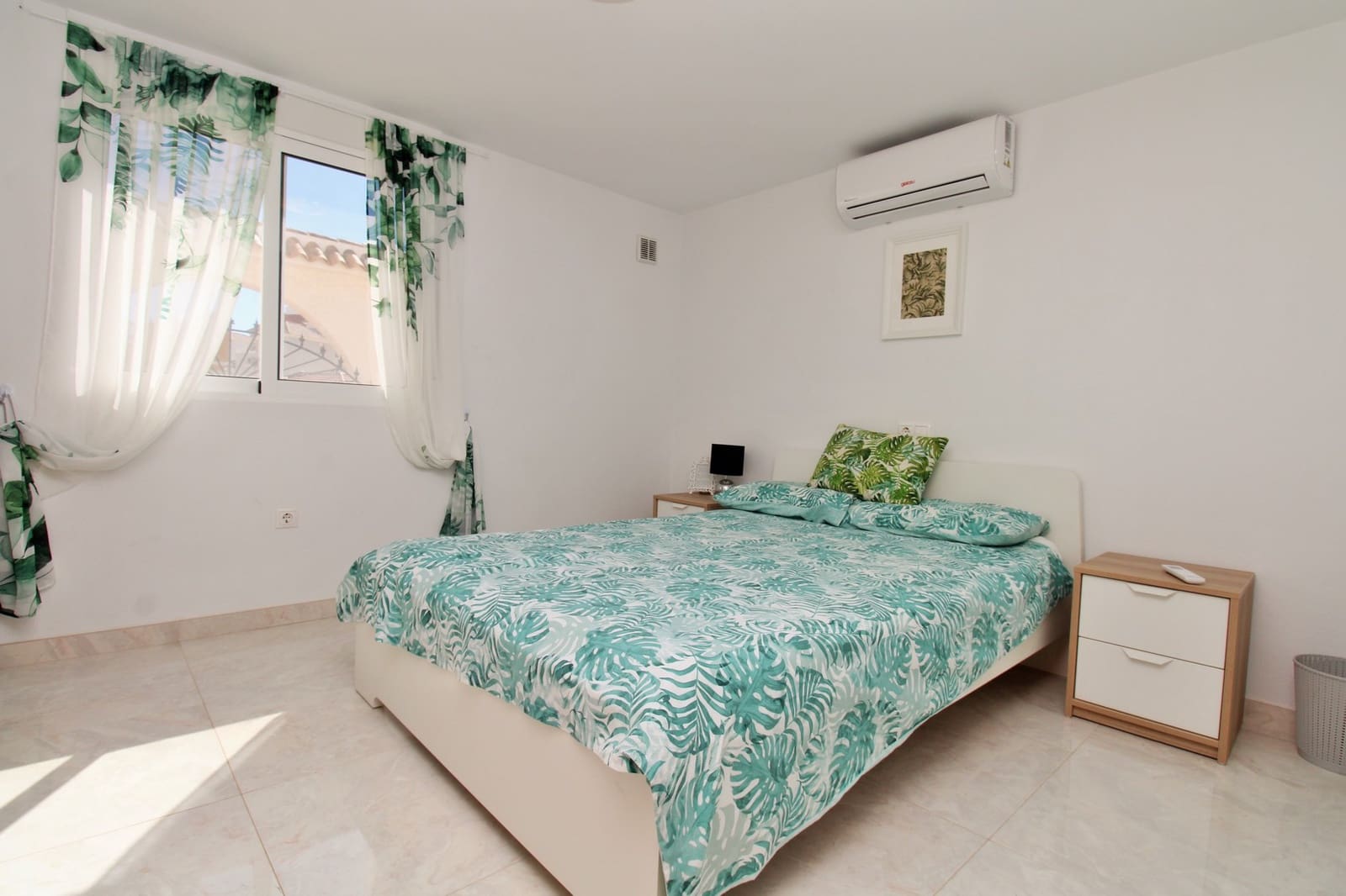 4 bedroom Villa for sale in Villamartin with pool - € 379,995 (Ref: 10103573)