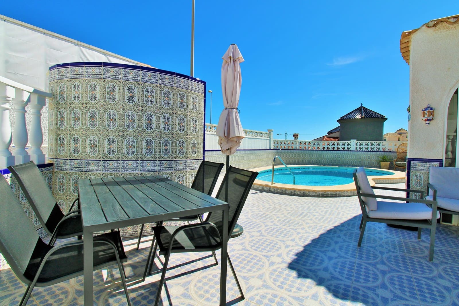 4 bedroom Villa for sale in Villamartin with pool - € 379,995 (Ref: 10103573)