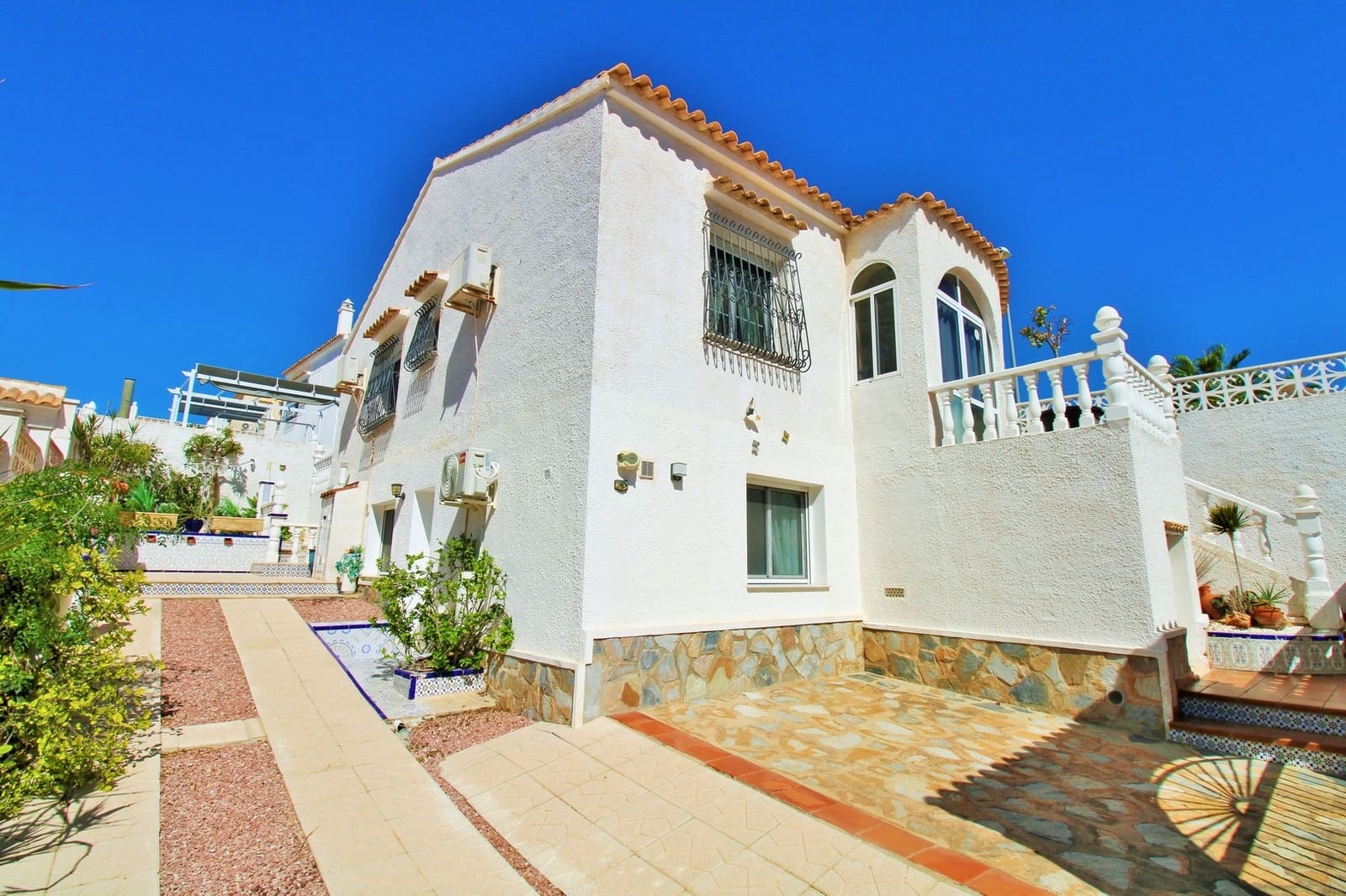 4 bedroom Villa for sale in Villamartin with pool - € 379,995 (Ref: 10103573)