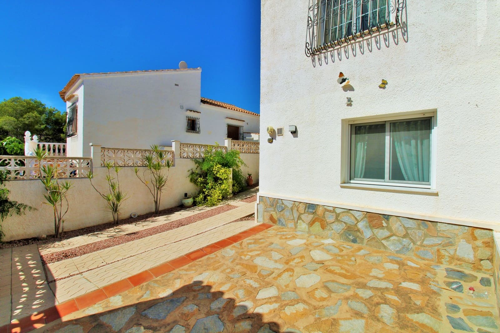 4 bedroom Villa for sale in Villamartin with pool - € 379,995 (Ref: 10103573)