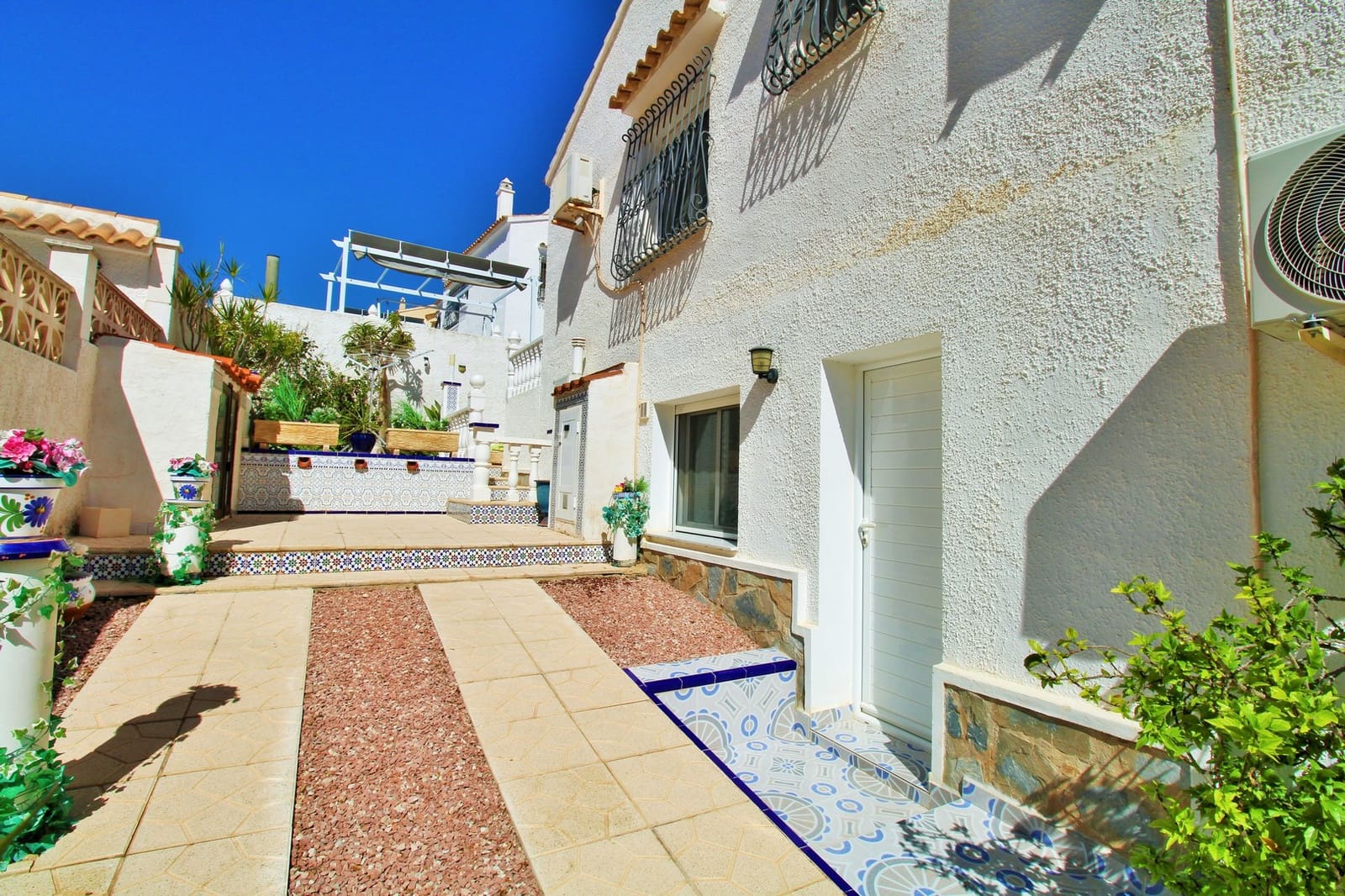 4 bedroom Villa for sale in Villamartin with pool - € 379,995 (Ref: 10103573)