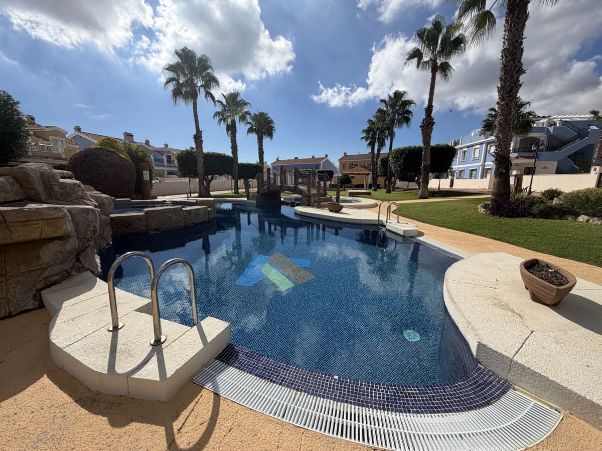 Apartamento de 2 habitaciones en Orihuela Costa en venta con piscina - 205.000 € (Ref: 10112211)