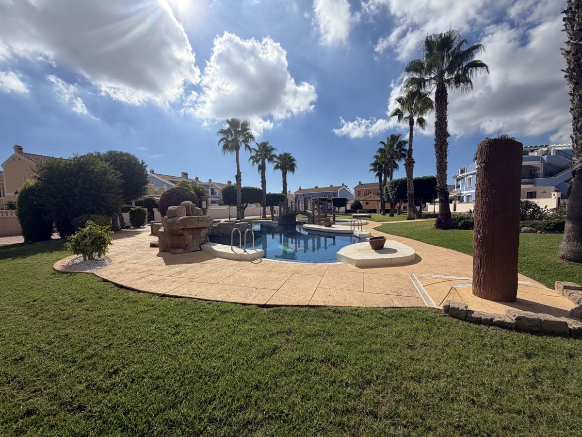 Apartamento de 2 habitaciones en Orihuela Costa en venta con piscina - 205.000 € (Ref: 10112211)
