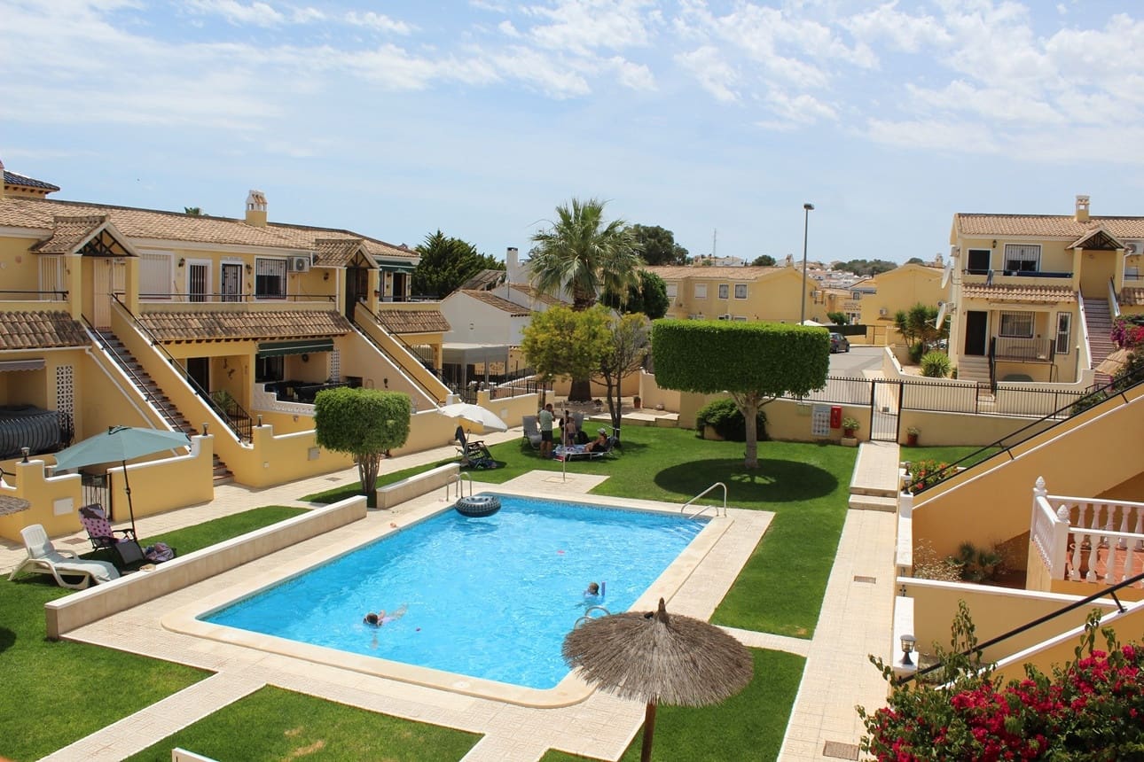 Apartamento de 2 habitaciones en Villamartin en venta con piscina - 129.950 € (Ref: 10112218)
