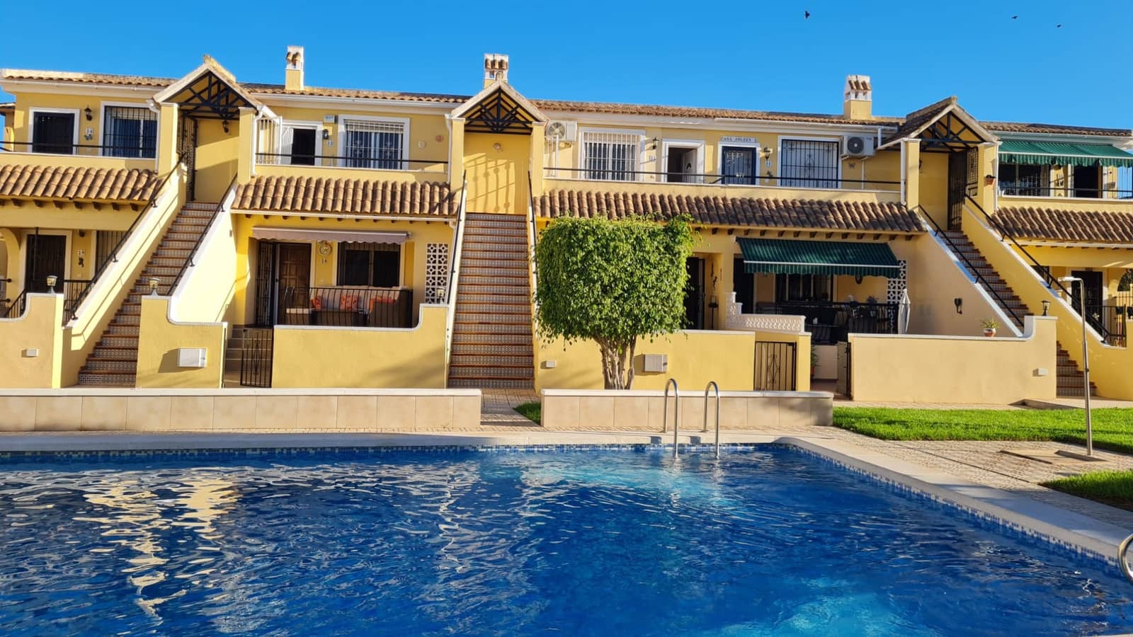 Apartamento de 2 habitaciones en Villamartin en venta con piscina - 129.950 € (Ref: 10112218)