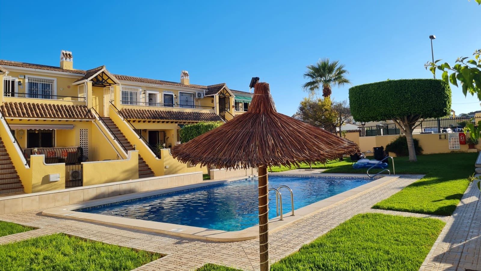 Apartamento de 2 habitaciones en Villamartin en venta con piscina - 129.950 € (Ref: 10112218)