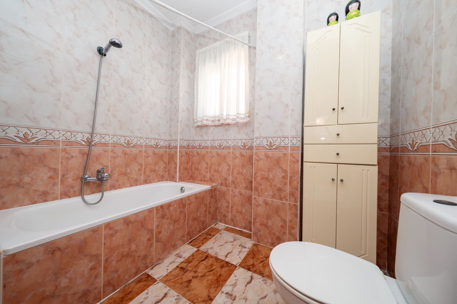 3 makuuhuone Huvila myytävänä paikassa Playa Flamenca mukana uima-altaan 
autotalli - 529 900 € (Ref: 10113388)