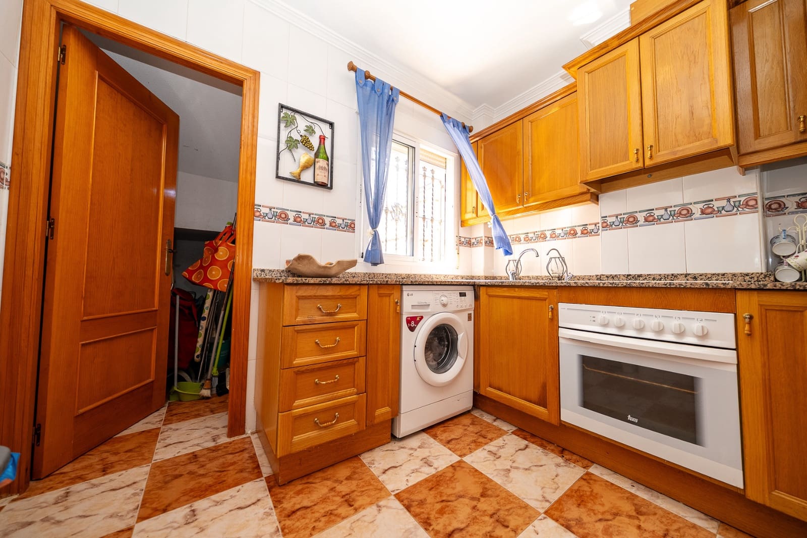 3 makuuhuone Huvila myytävänä paikassa Playa Flamenca mukana uima-altaan 
autotalli - 529 900 € (Ref: 10113388)