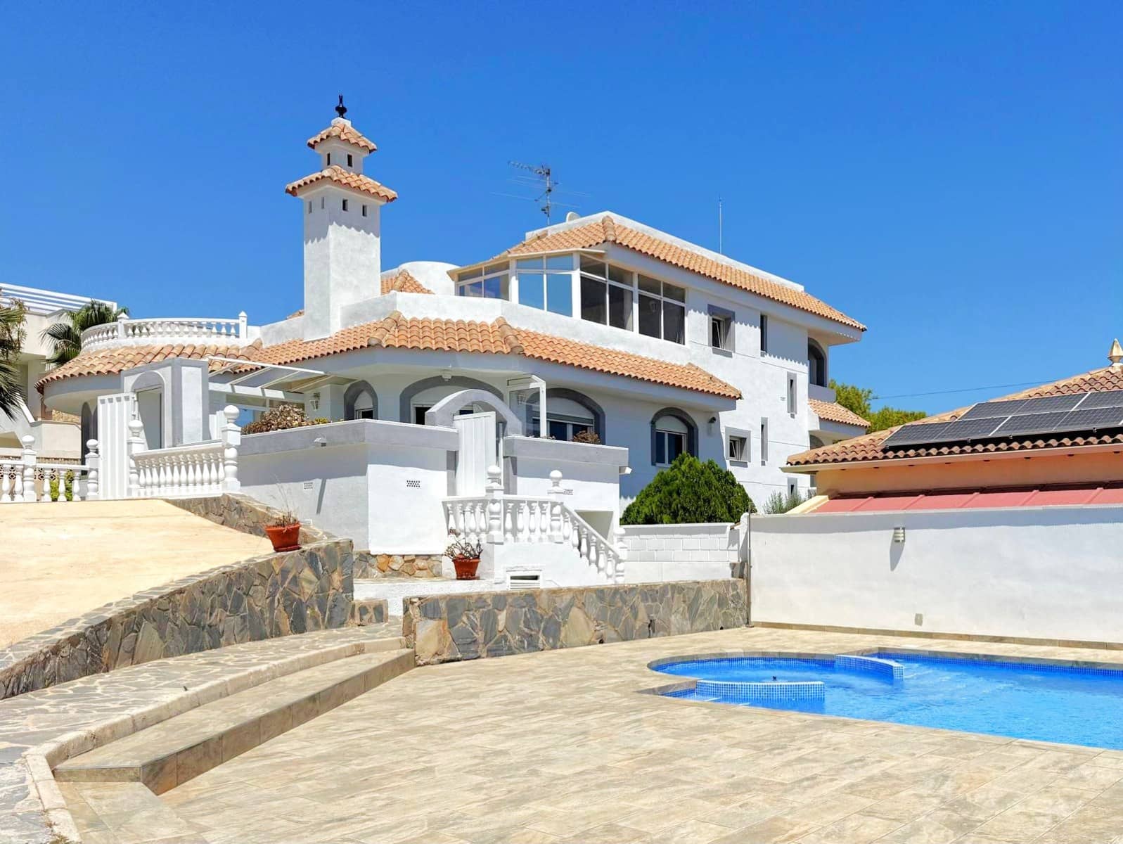 5 bedroom Villa for sale in Villamartin with pool garage - € 990,000 (Ref: 10113390)