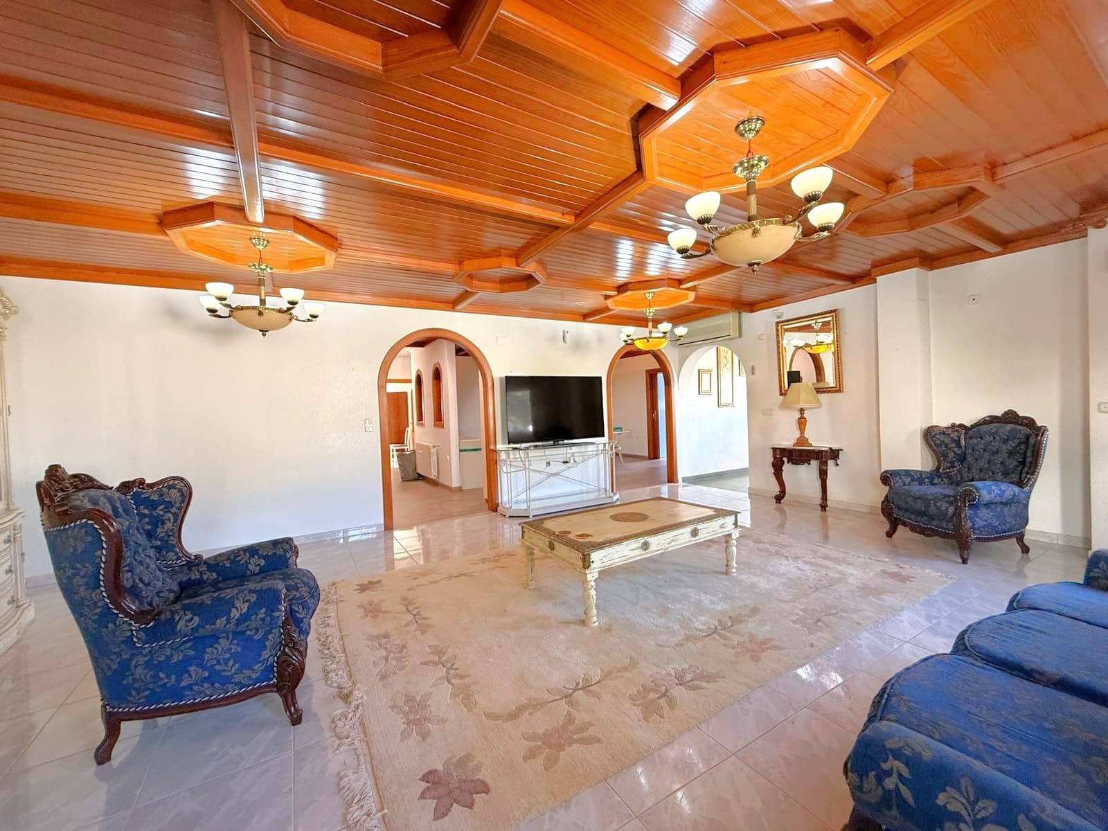 5 bedroom Villa for sale in Villamartin with pool garage - € 990,000 (Ref: 10113390)