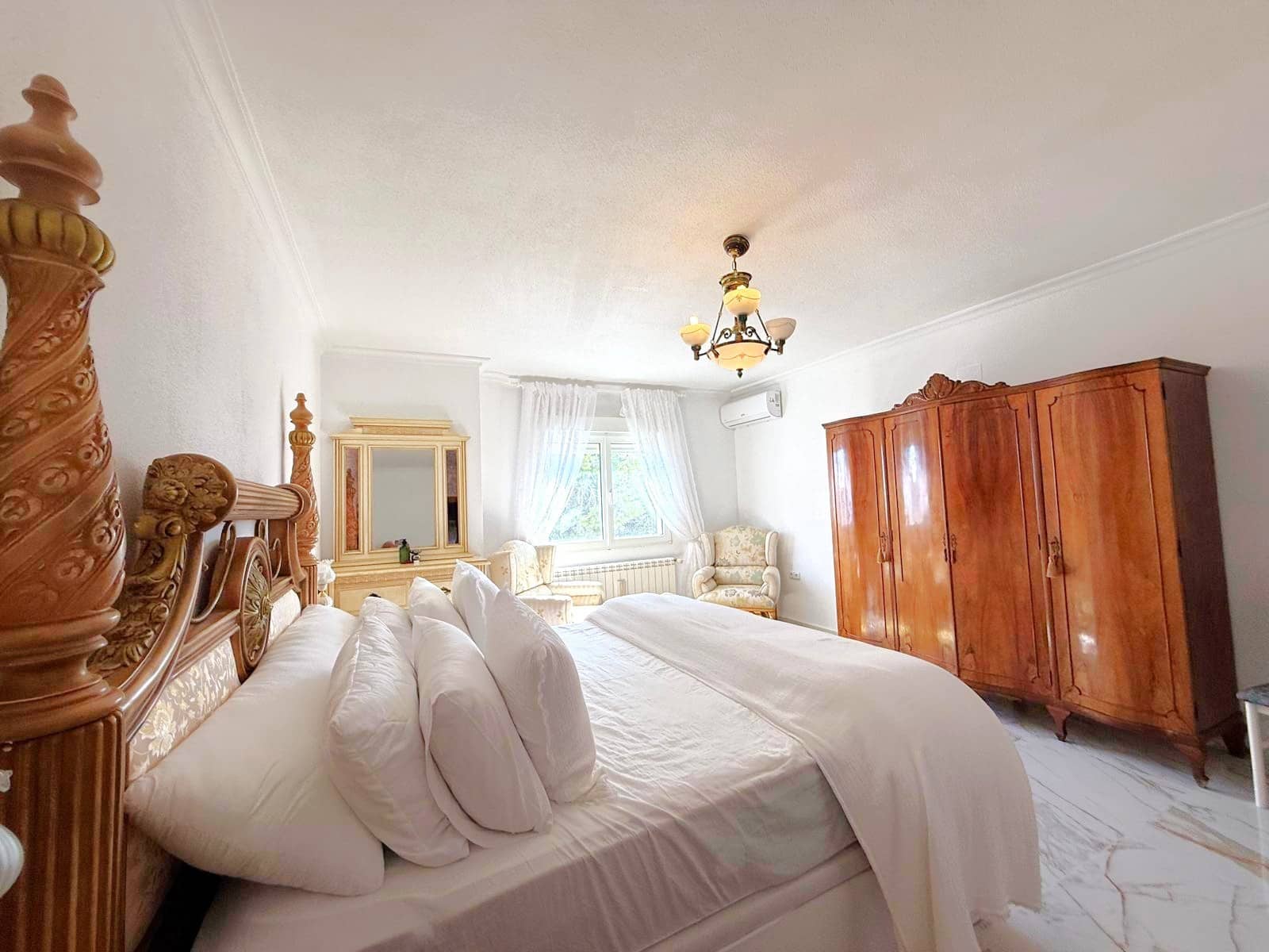 5 bedroom Villa for sale in Villamartin with pool garage - € 990,000 (Ref: 10113390)