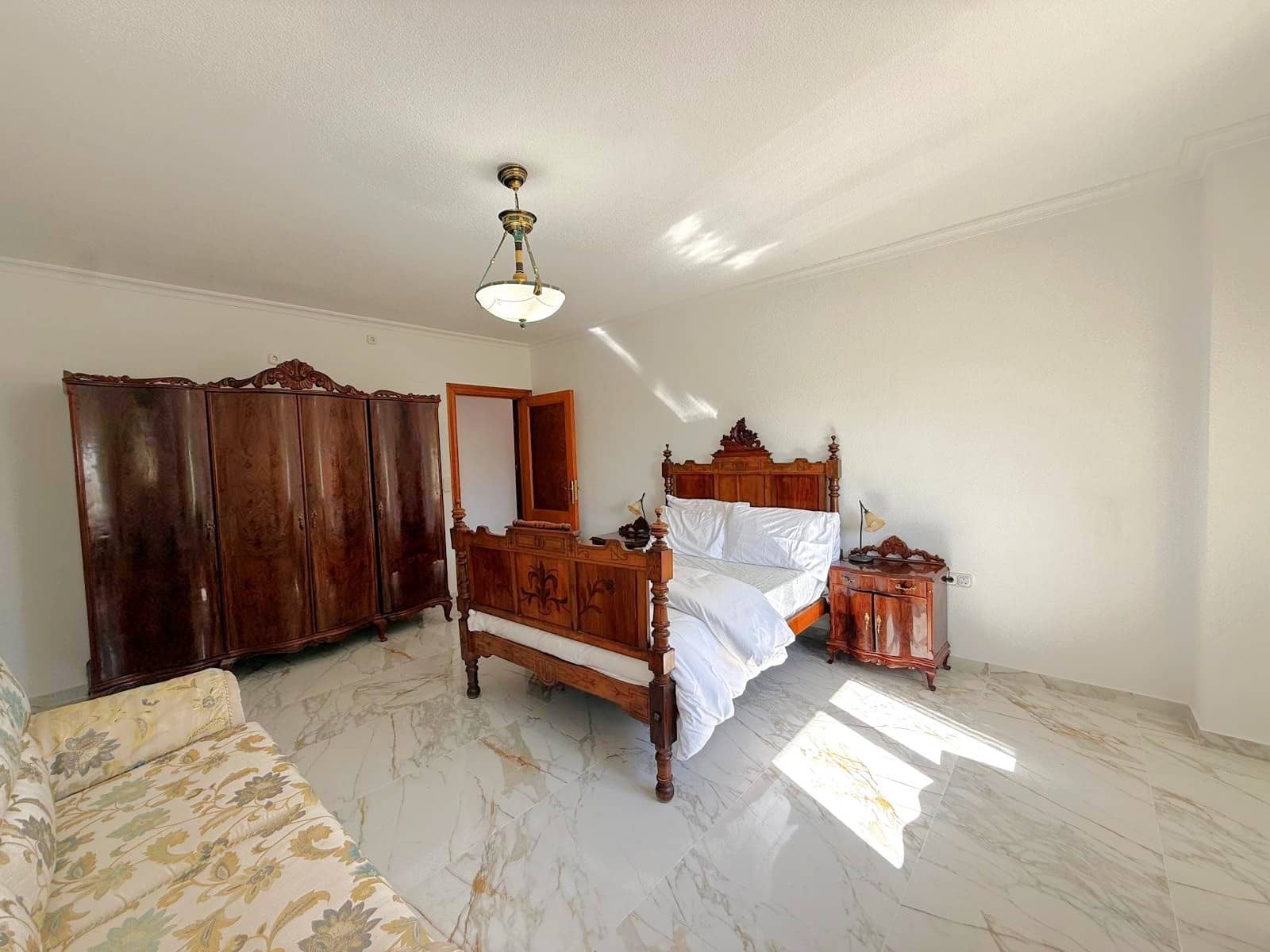 5 bedroom Villa for sale in Villamartin with pool garage - € 990,000 (Ref: 10113390)