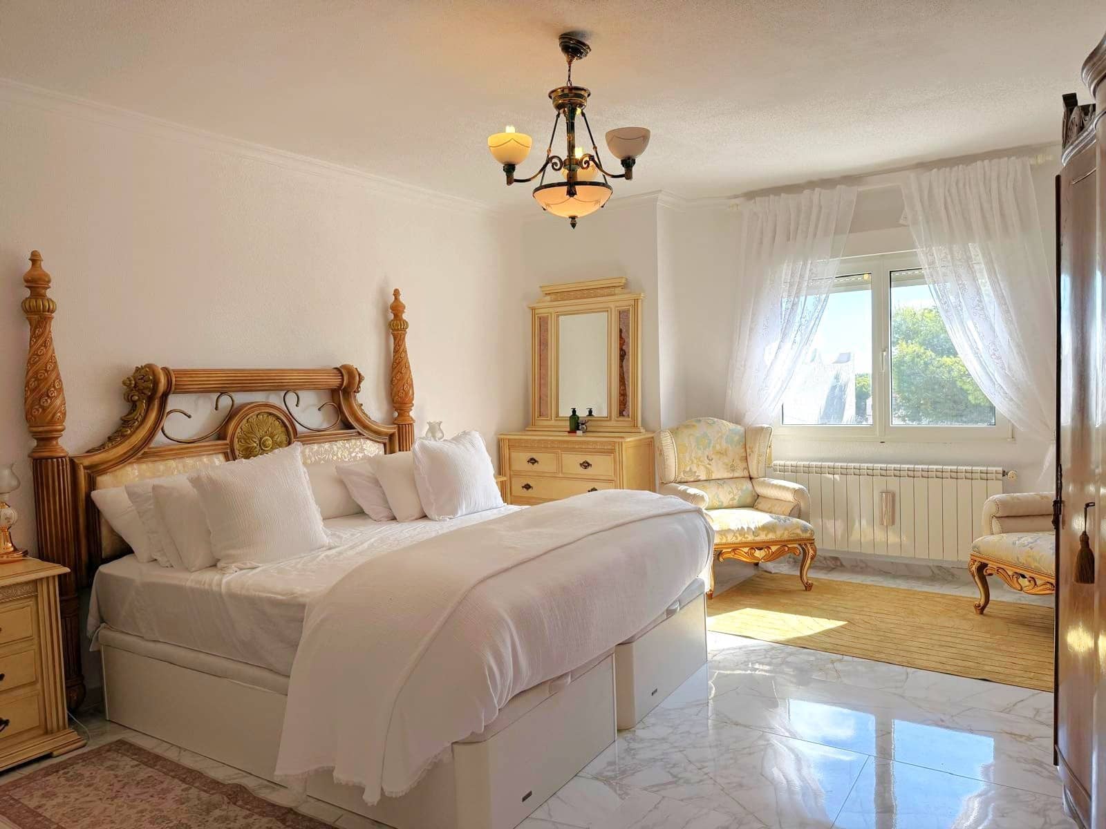 5 bedroom Villa for sale in Villamartin with pool garage - € 990,000 (Ref: 10113390)