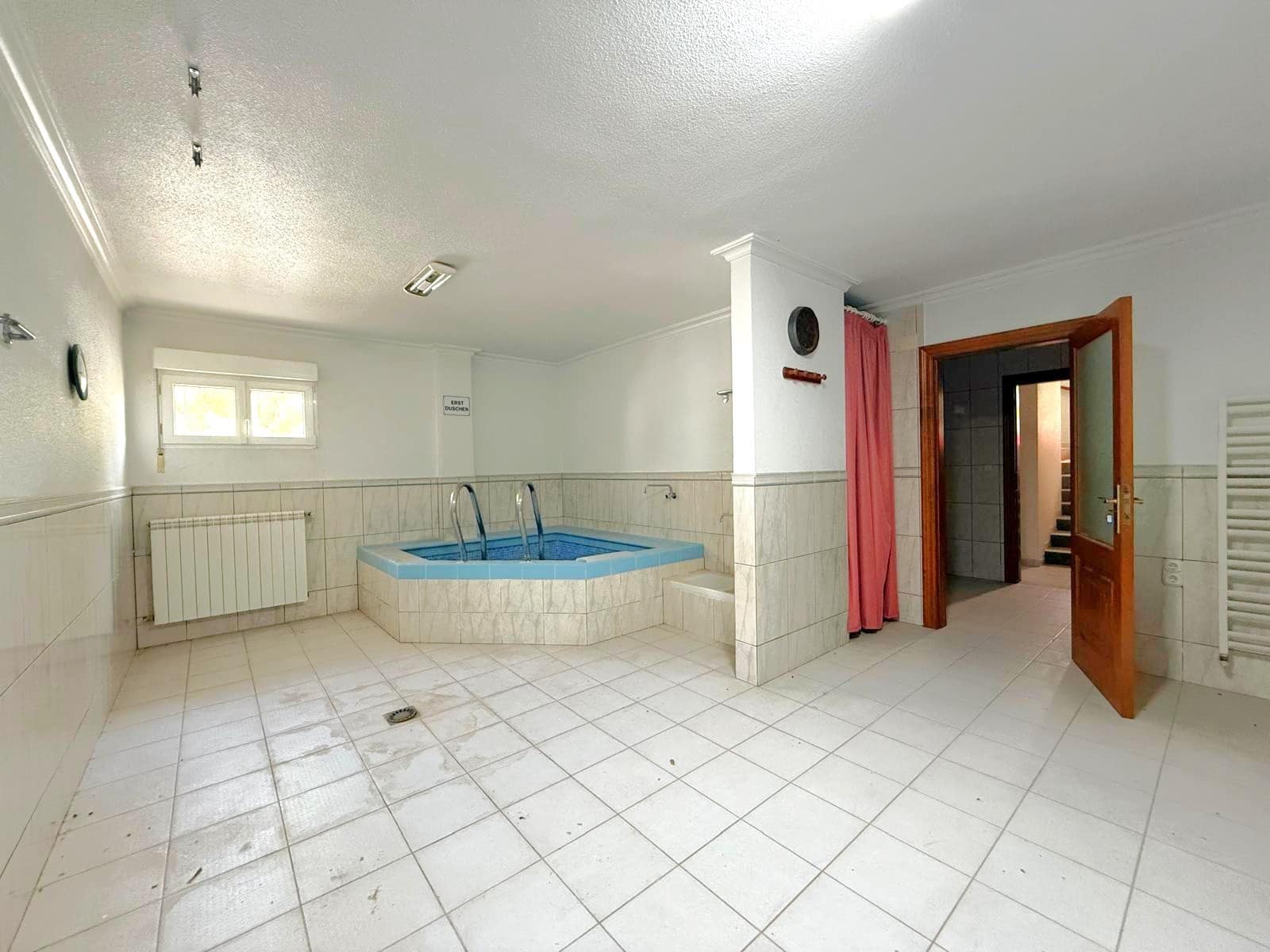 5 bedroom Villa for sale in Villamartin with pool garage - € 990,000 (Ref: 10113390)