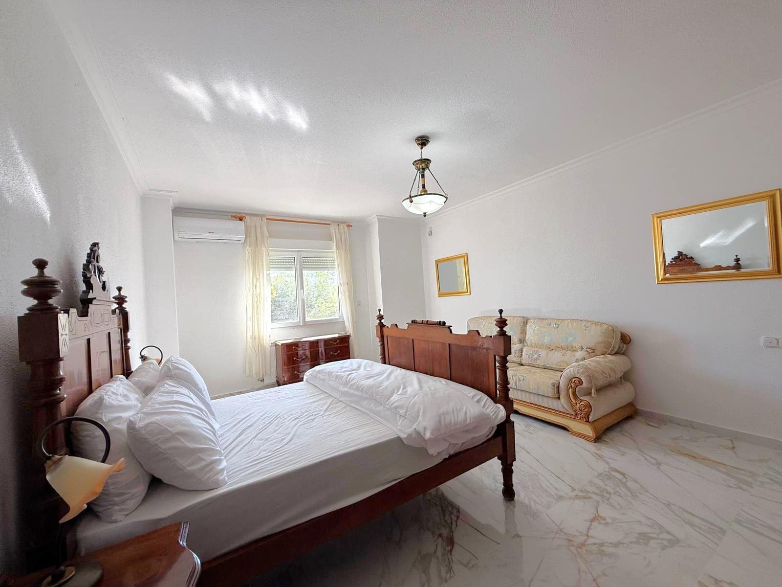 5 bedroom Villa for sale in Villamartin with pool garage - € 990,000 (Ref: 10113390)