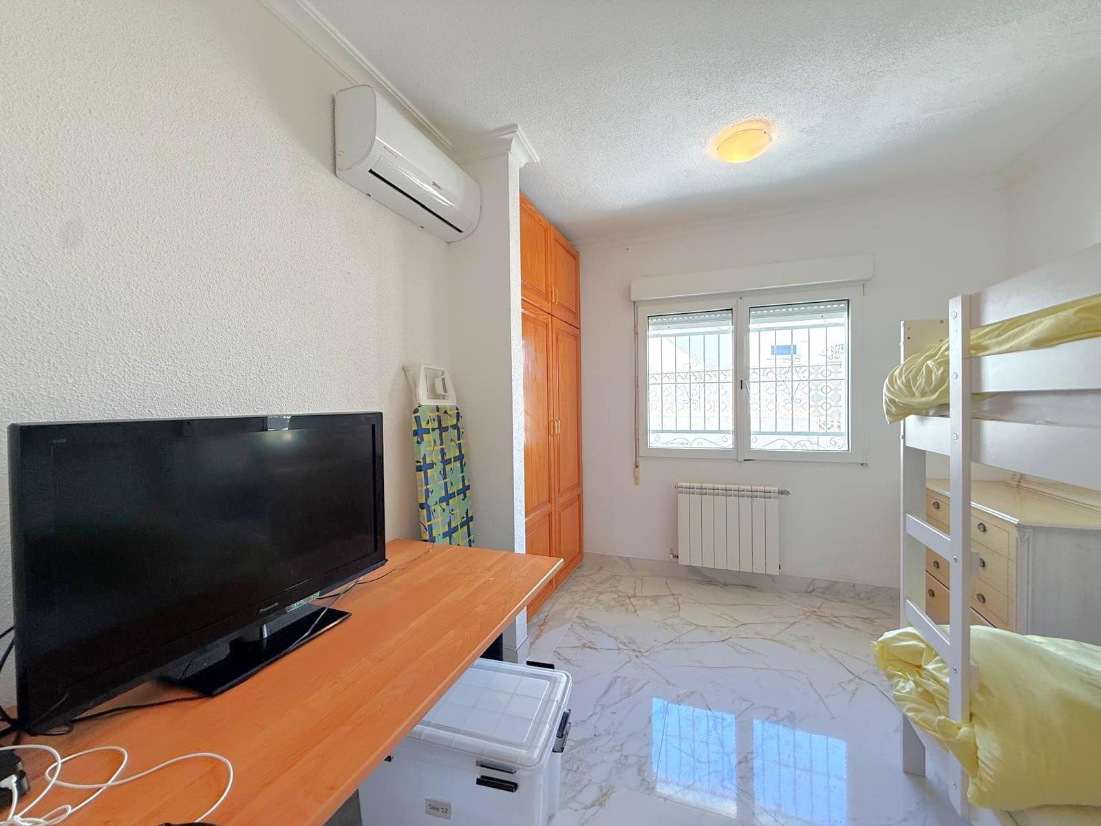 5 bedroom Villa for sale in Villamartin with pool garage - € 990,000 (Ref: 10113390)
