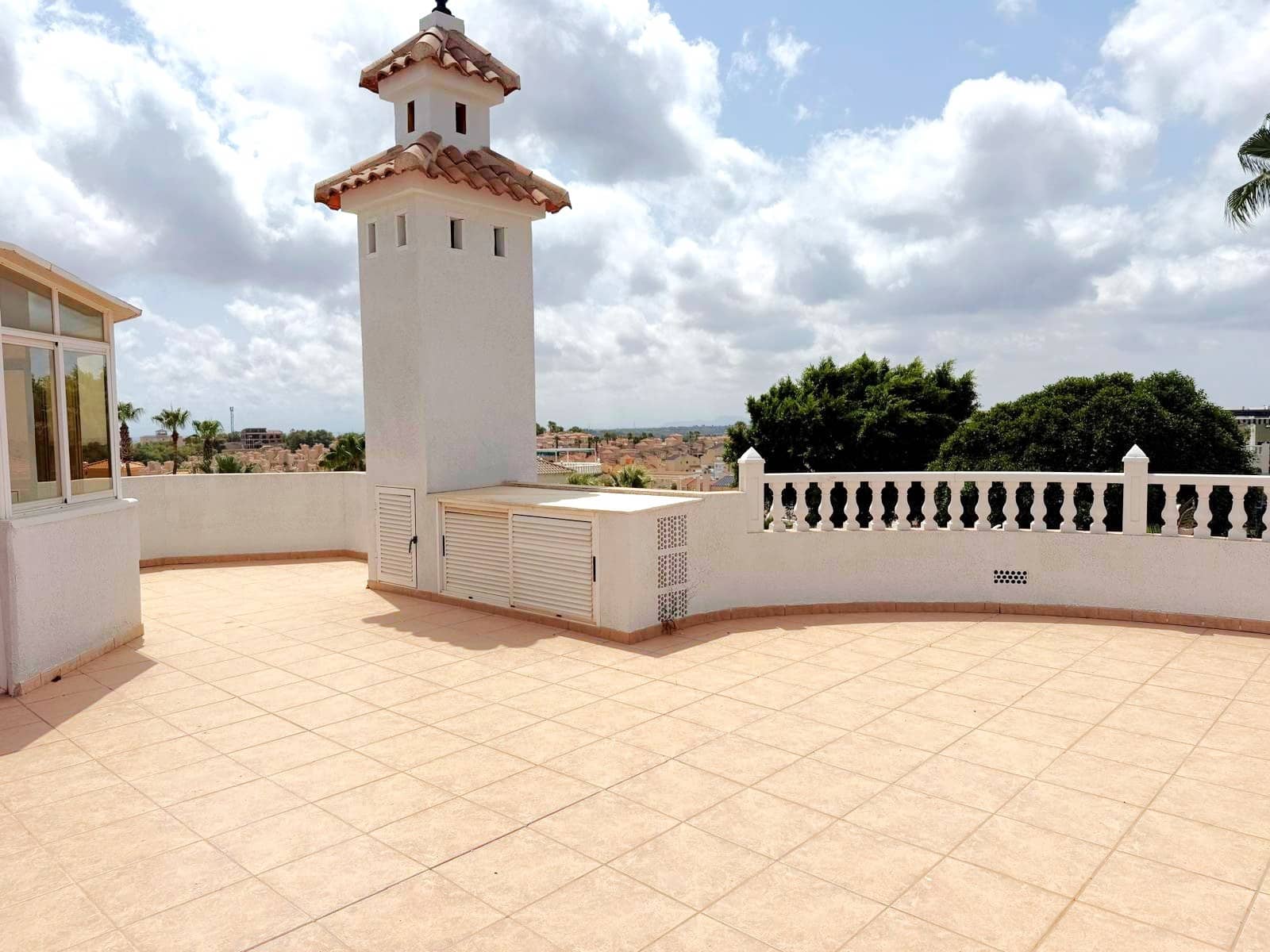 5 bedroom Villa for sale in Villamartin with pool garage - € 990,000 (Ref: 10113390)