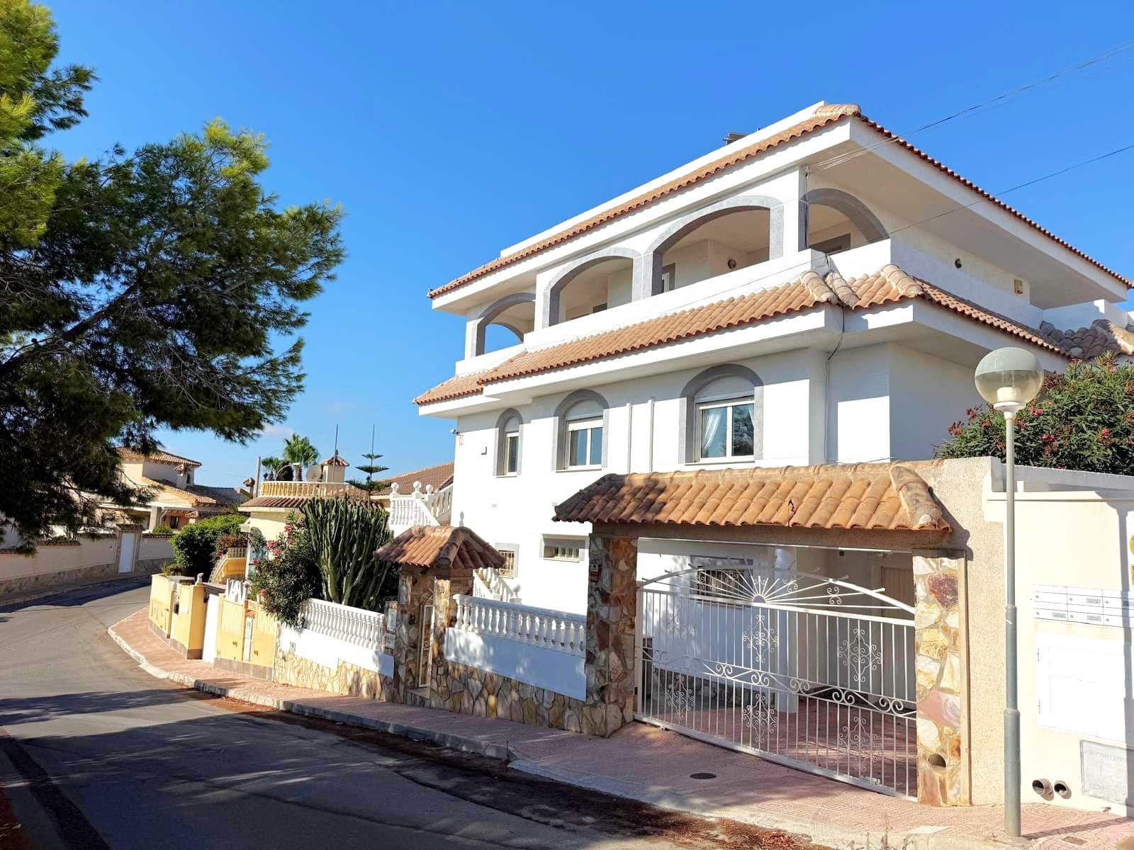 5 bedroom Villa for sale in Villamartin with pool garage - € 990,000 (Ref: 10113390)