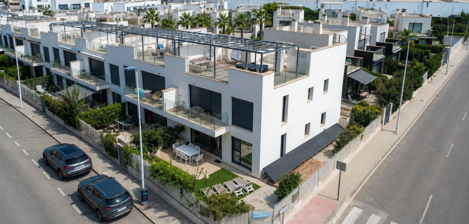 3 bedroom Apartment for sale in Punta Prima with pool garage - € 295,000 (Ref: 10118180)
