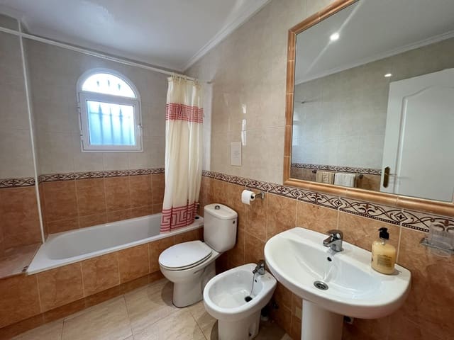 3 soveværelse Byhus til salg i Villamartin, Orihuela med swimmingpool - € 224.950 (Ref: 10124860)