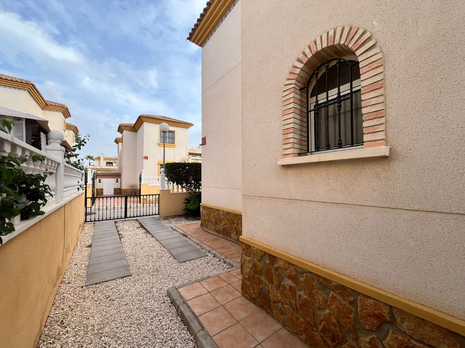 3 soveværelse Byhus til salg i Villamartin med swimmingpool - € 224.950 (Ref: 10124860)