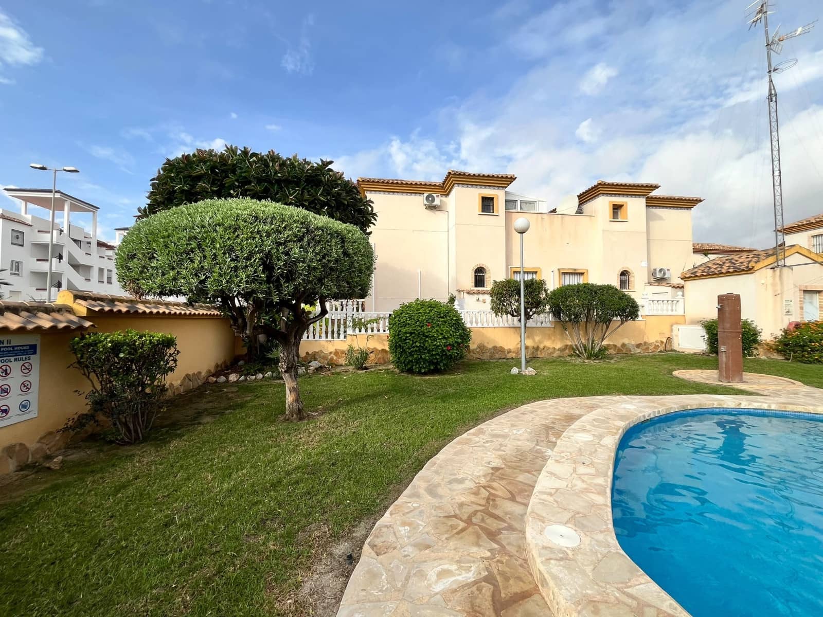 3 soveværelse Byhus til salg i Villamartin med swimmingpool - € 224.950 (Ref: 10124860)