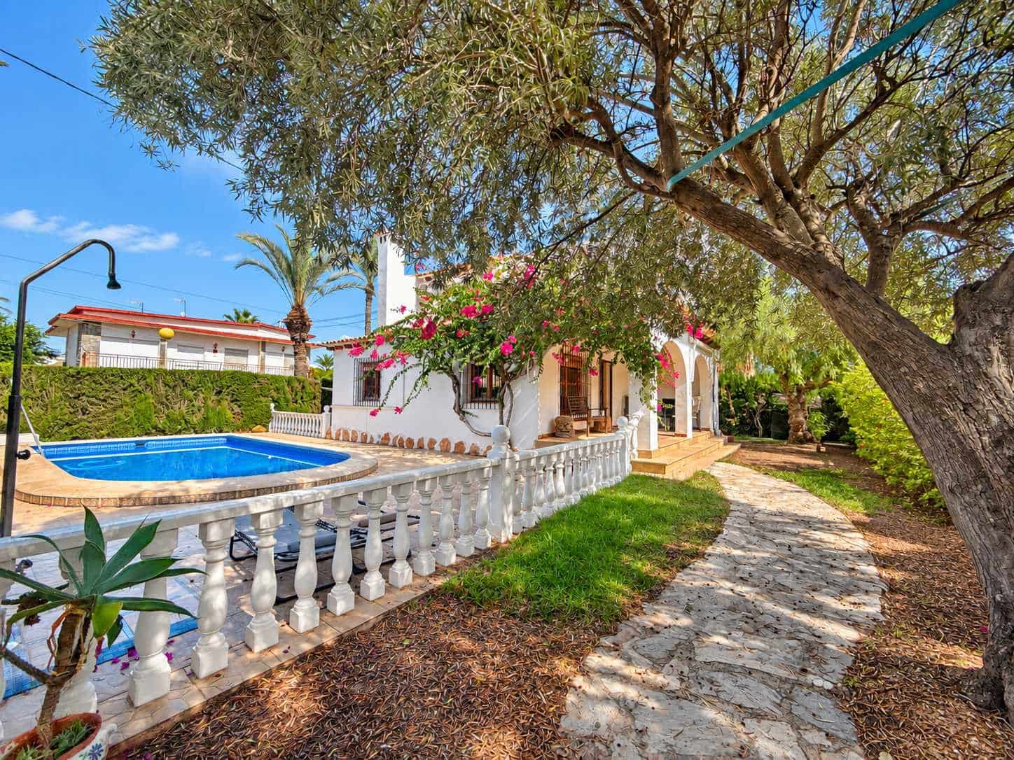 4 soveværelse Villa til salg i Cabo Roig med swimmingpool garage - € 749.950 (Ref: 10158376)