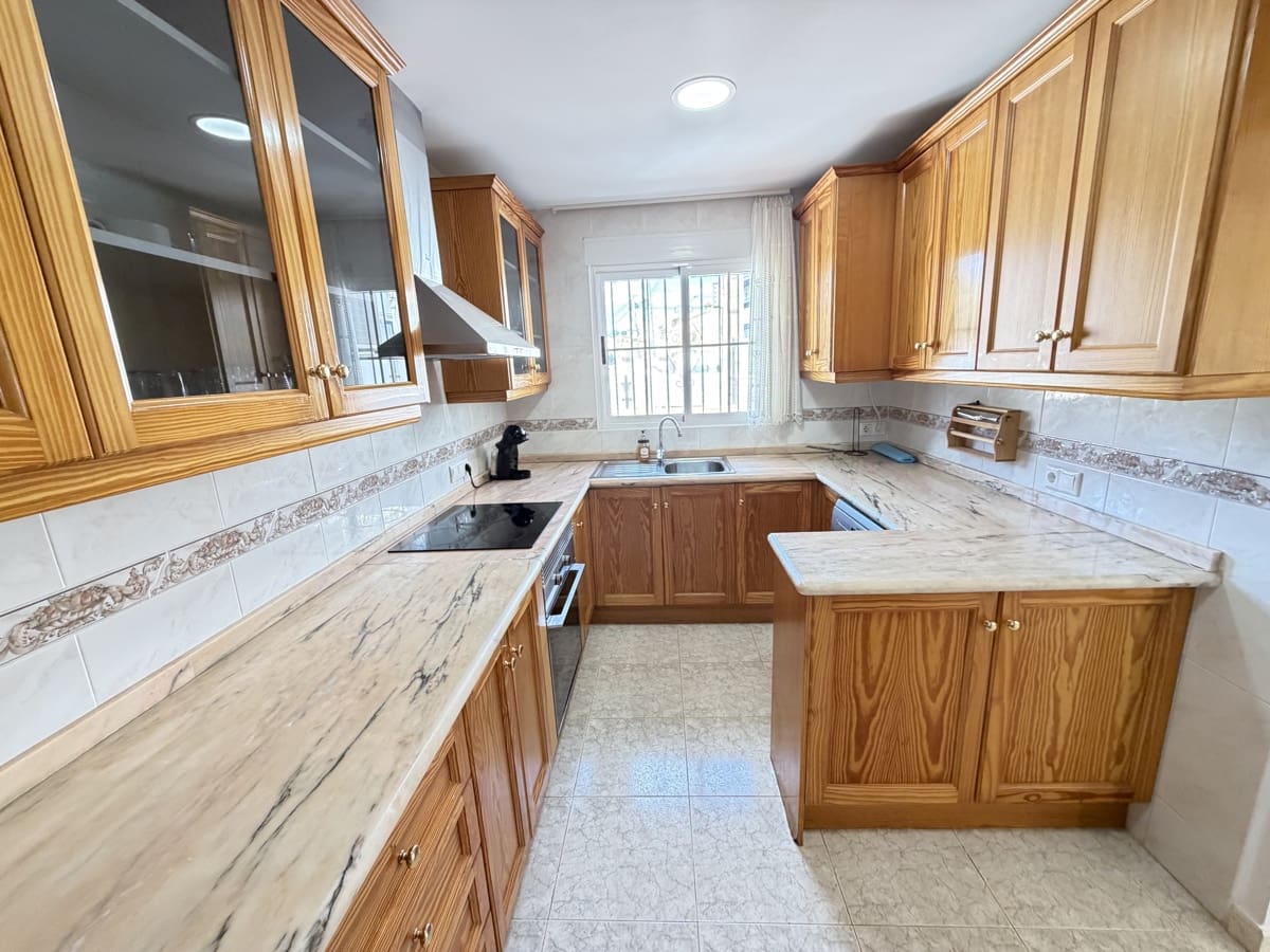 3 bedroom Villa for sale in Villamartin with pool garage - € 364,995 (Ref: 10158377)