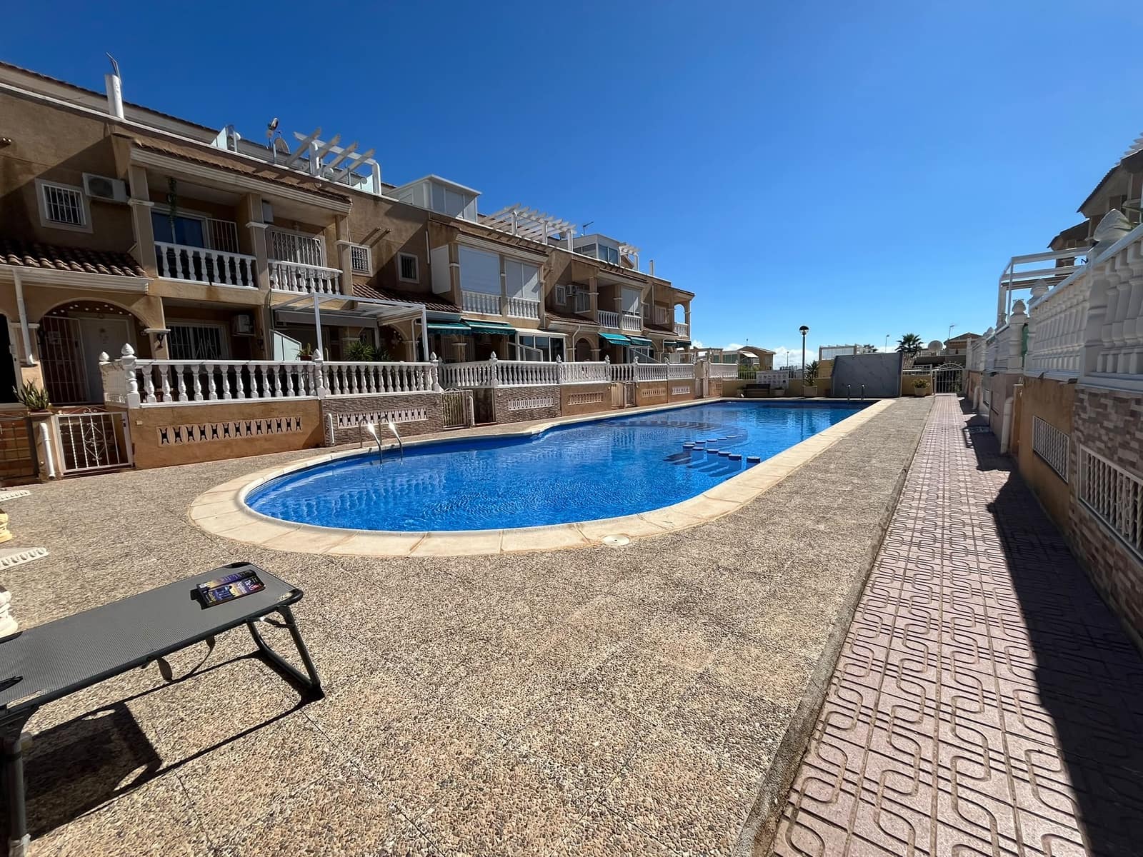 2 soveværelse Lejlighed til salg i Playa Flamenca med swimmingpool - € 129.000 (Ref: 10158379)