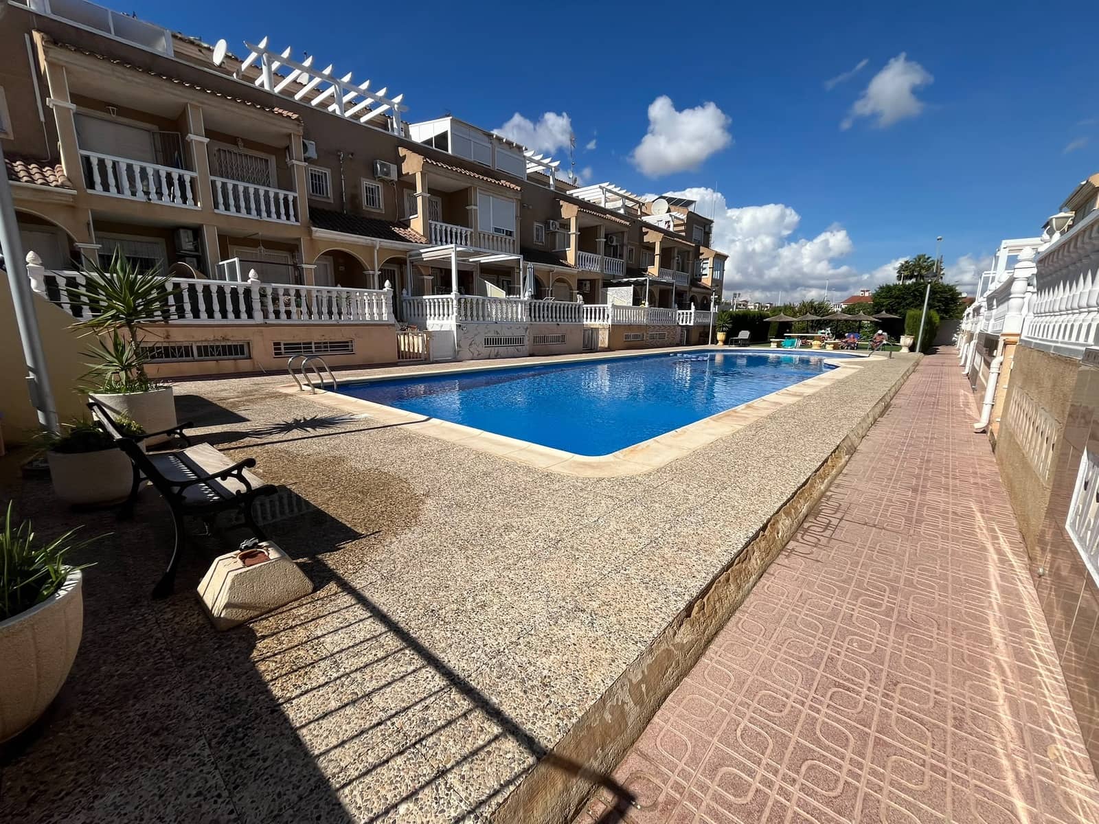 2 soveværelse Lejlighed til salg i Playa Flamenca med swimmingpool - € 129.000 (Ref: 10158379)