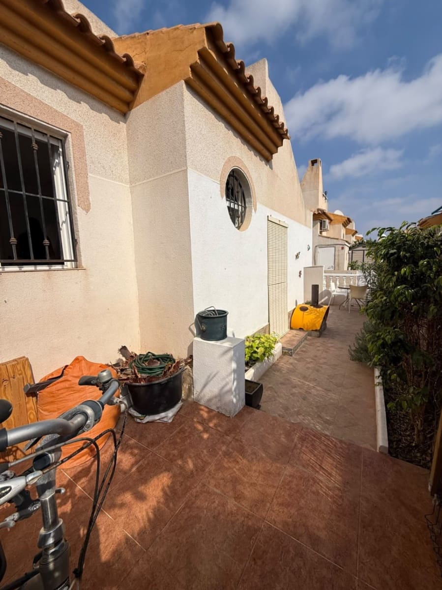2 bedroom Townhouse for sale in Villamartin with pool garage - € 225,000 (Ref: 10160407)