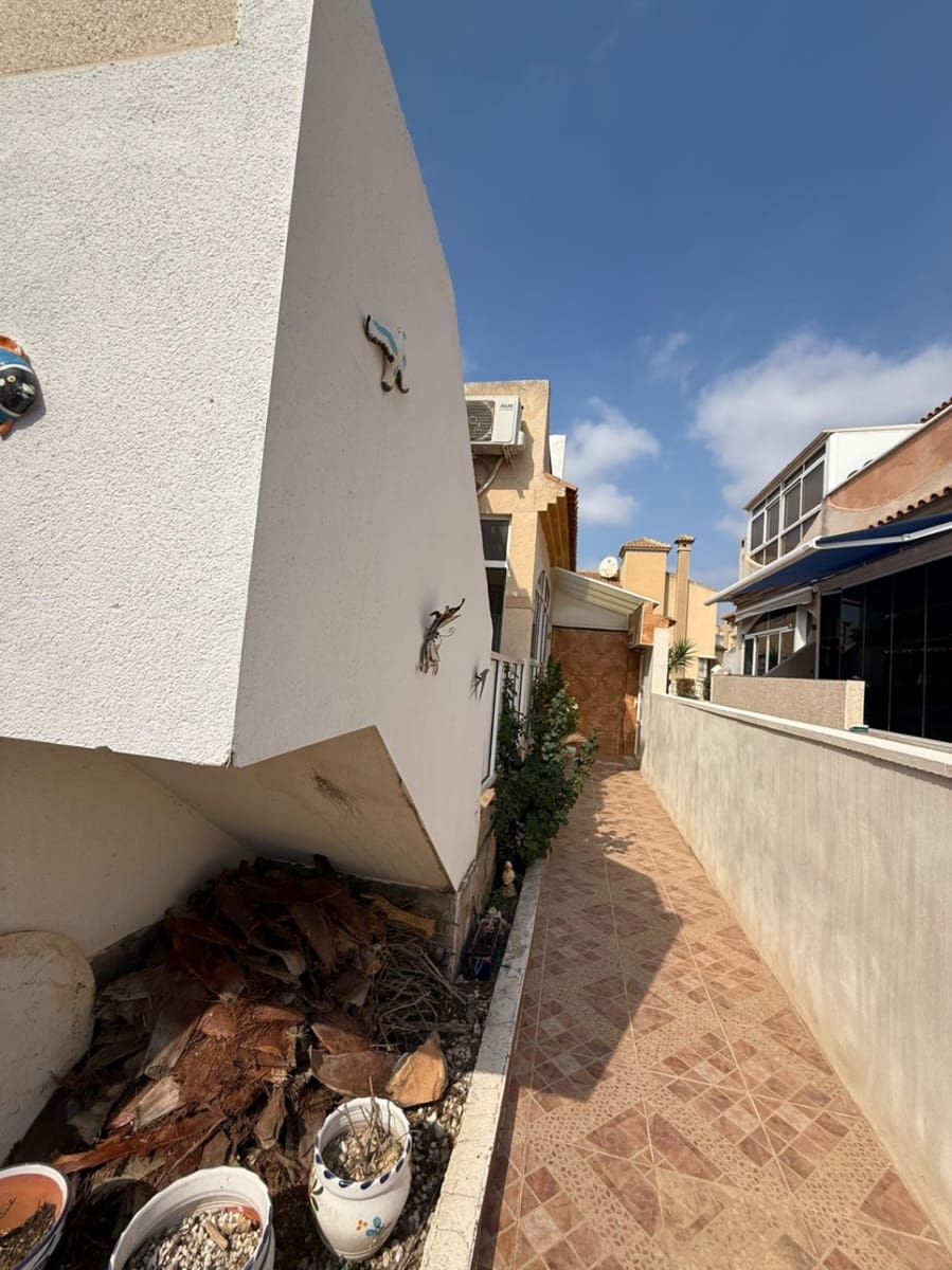 2 bedroom Townhouse for sale in Villamartin with pool garage - € 225,000 (Ref: 10160407)