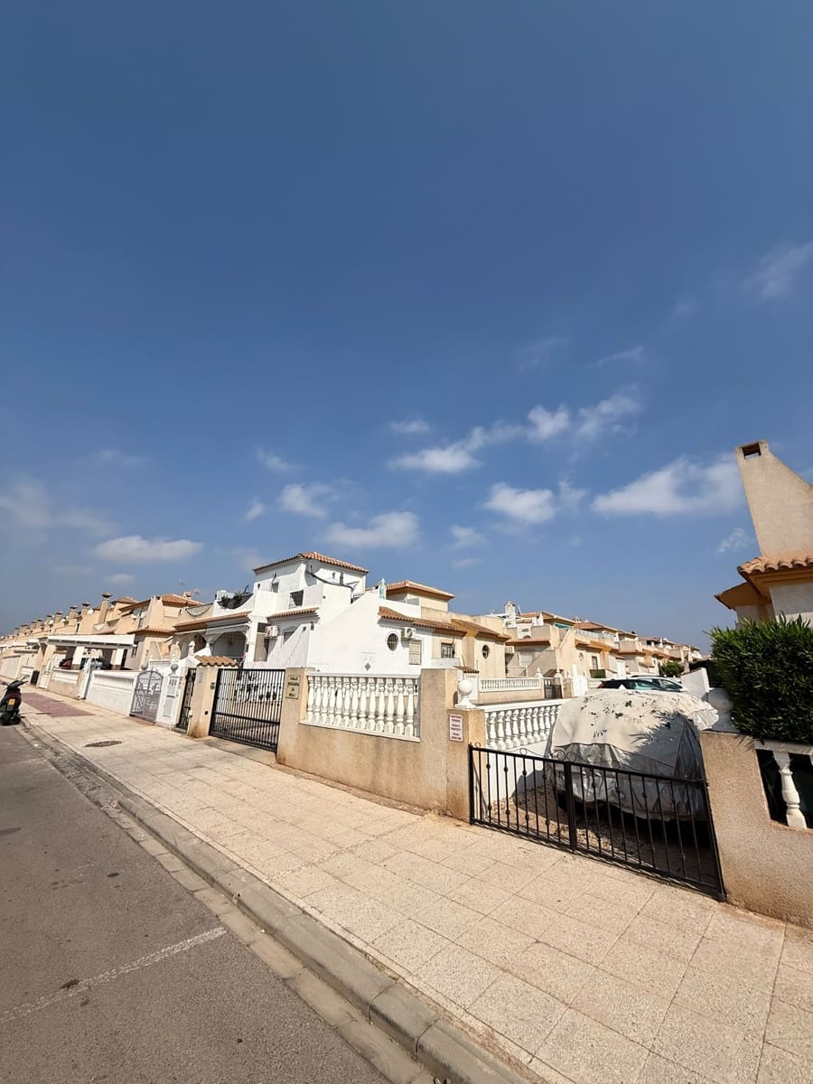 2 bedroom Townhouse for sale in Villamartin with pool garage - € 225,000 (Ref: 10160407)