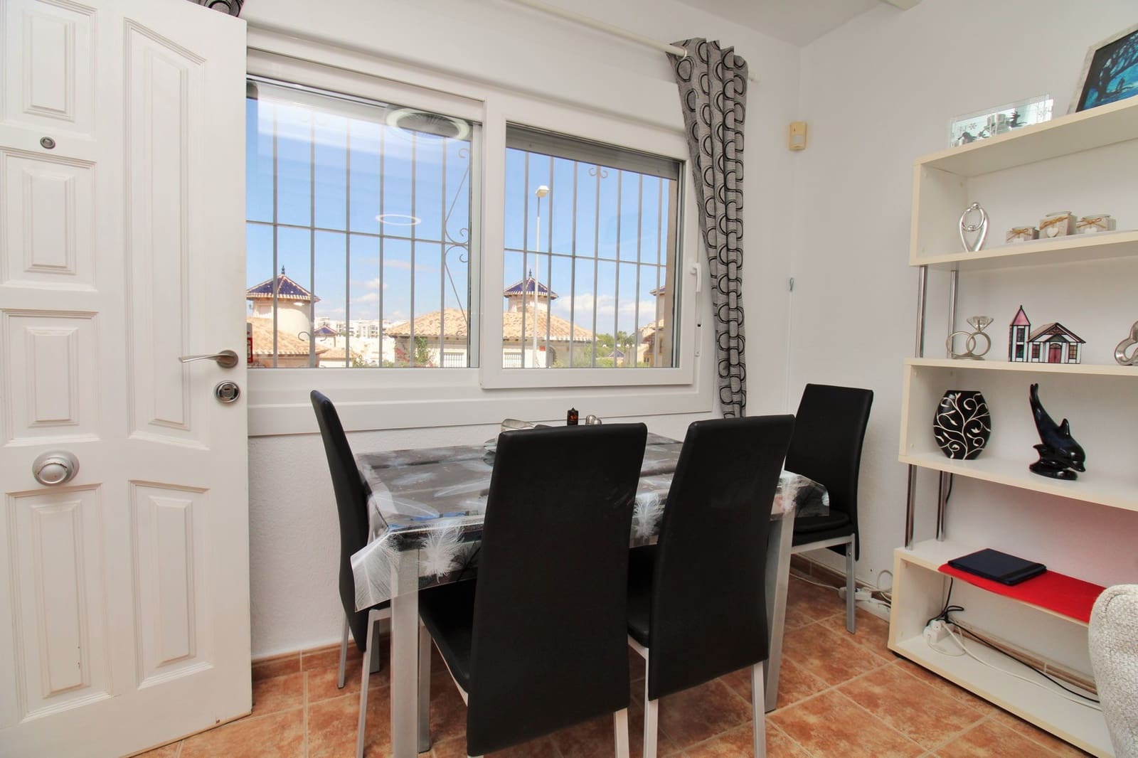 3 bedroom Villa for sale in Villamartin with garage - € 299,950 (Ref: 10160421)