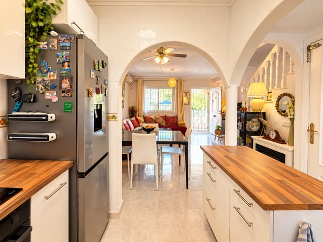 Casa de 3 habitaciones en Playa Flamenca, Orihuela en venta con piscina garaje - 215.000 € (Ref: 10181005)