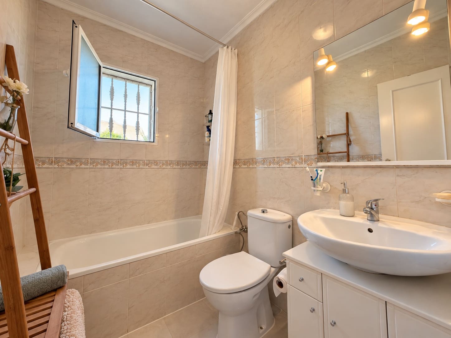Casa de 3 habitaciones en Playa Flamenca en venta con piscina garaje - 215.000 € (Ref: 10181005)