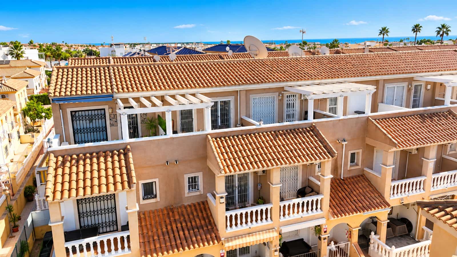 Casa de 3 habitaciones en Playa Flamenca en venta con piscina garaje - 215.000 € (Ref: 10181005)