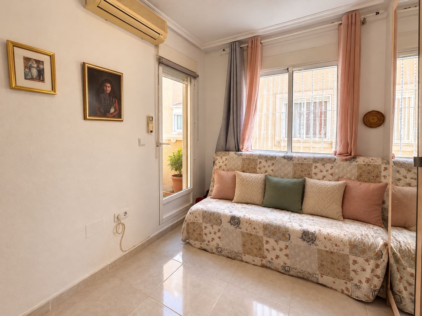 Casa de 3 habitaciones en Playa Flamenca en venta con piscina garaje - 215.000 € (Ref: 10181005)