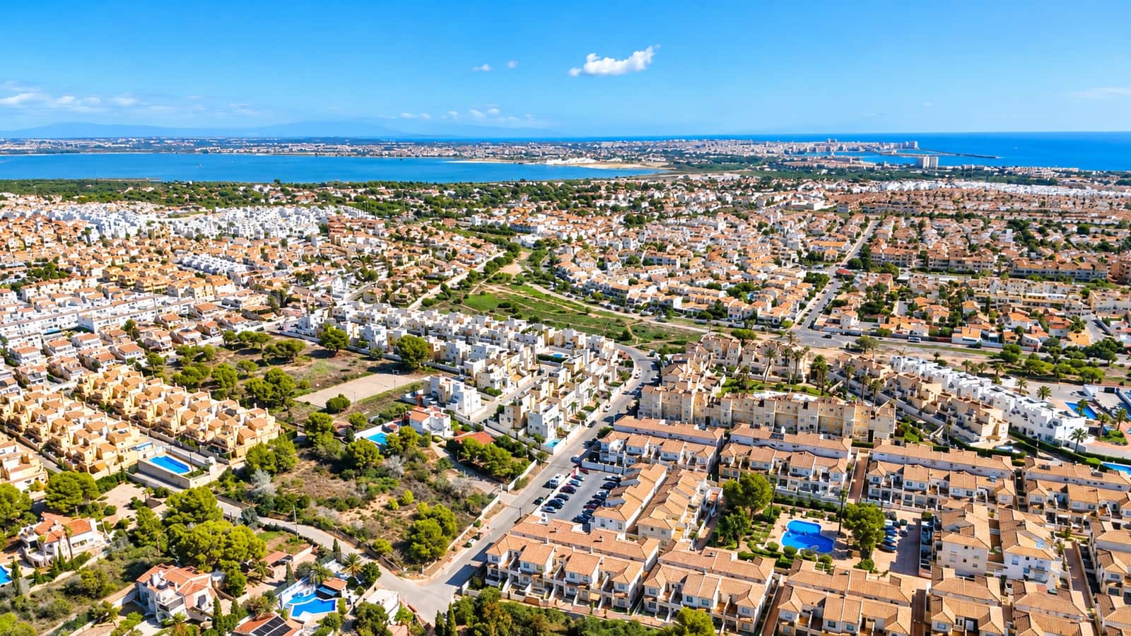 Casa de 3 habitaciones en Playa Flamenca en venta con piscina garaje - 215.000 € (Ref: 10181005)