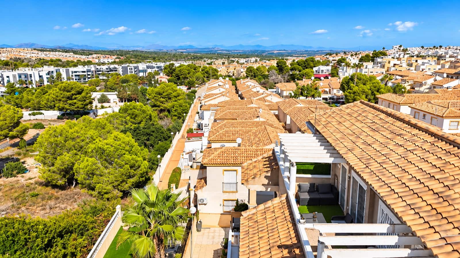 Casa de 3 habitaciones en Playa Flamenca en venta con piscina garaje - 215.000 € (Ref: 10181005)