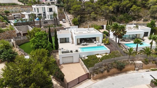 Chalet de 3 habitaciones en Las Colinas Golf, Orihuela en venta con piscina garaje - 995.000 € (Ref: 10181006)